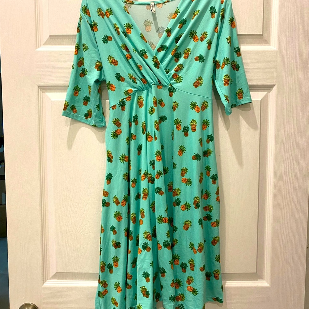 Beautiful maternity dress worn just a couple of times. In like new condition